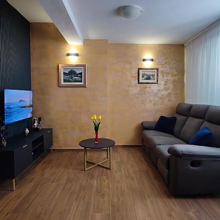 Apartment With Sea View Baška Voda Exteriör bild