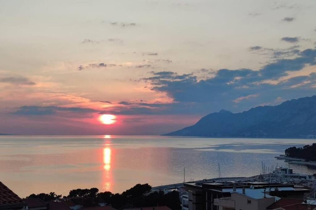 Apartment With Sea View Baška Voda Exteriör bild